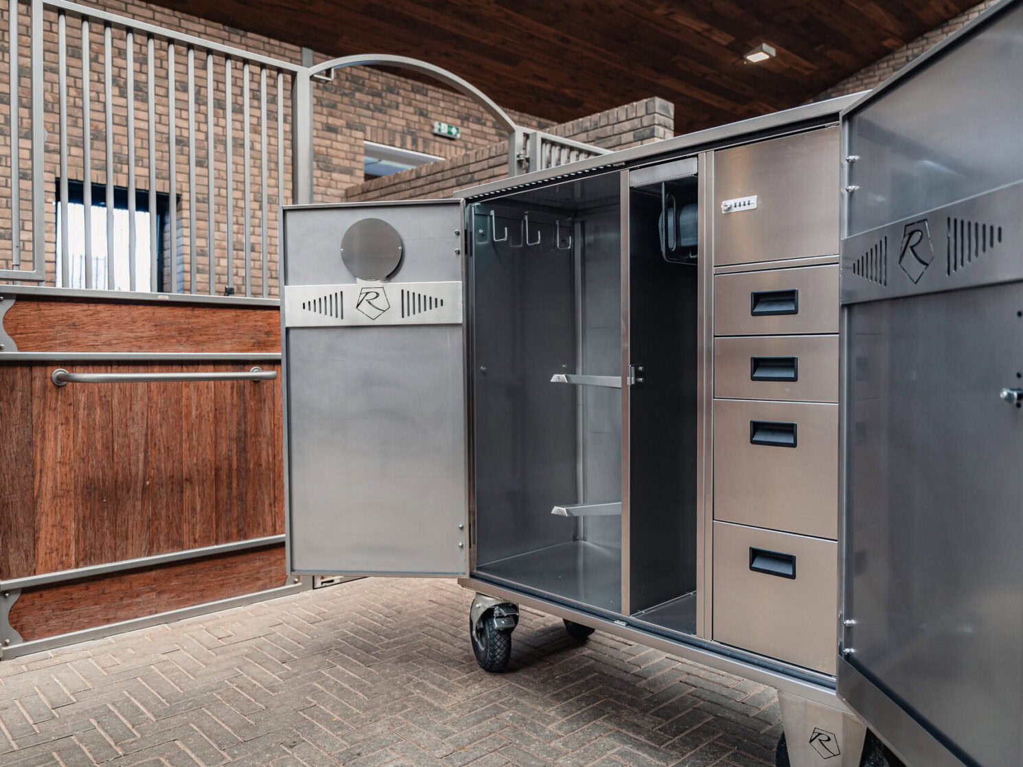 Roelofsen Horsetrucks Zadelkast Floescm 8 Scaled Aspect Ratio 4 3
