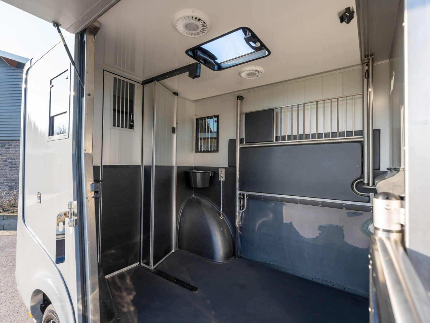 Parados Man Roelofsen Horsetrucks 18 Aspect Ratio 4 3