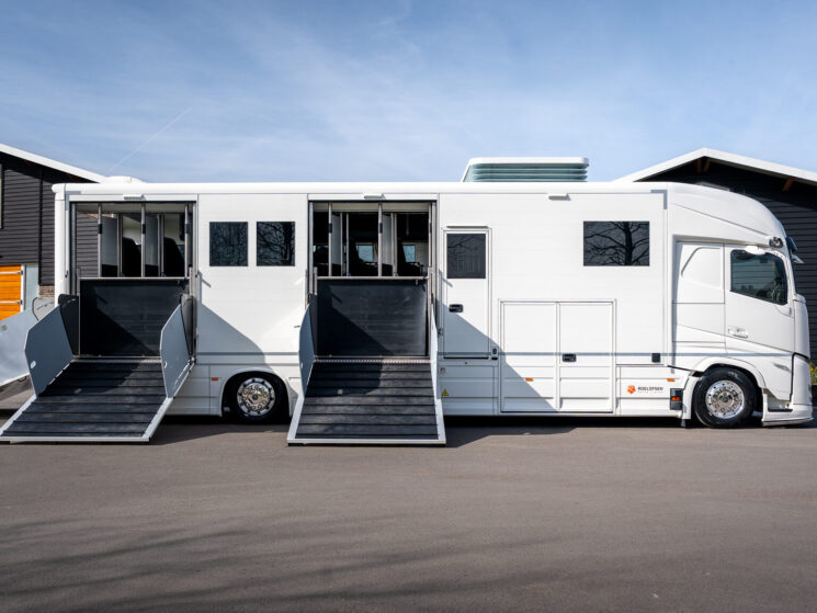 Roelofsen Horsetrucks Rr3 17 Aspect Ratio 4 3