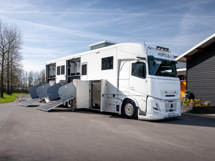 Roelofsen Horsetrucks Rr3 8 Aspect Ratio 4 3