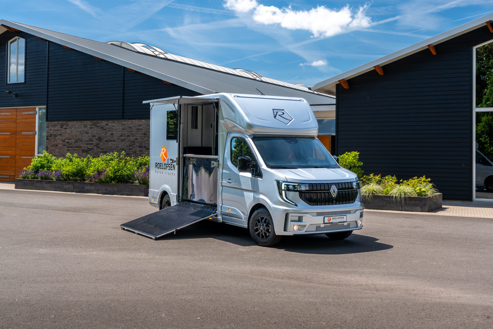Roelofsen Horsetrucks Floescm Renault Parados 5.5 4