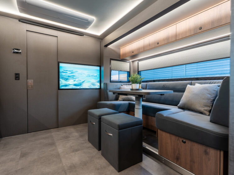 Rr3 Floescm Living Trailer 13 Scaled Aspect Ratio 4 3