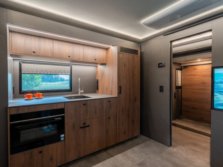 Rr3 Floescm Living Trailer 18 Scaled Aspect Ratio 4 3