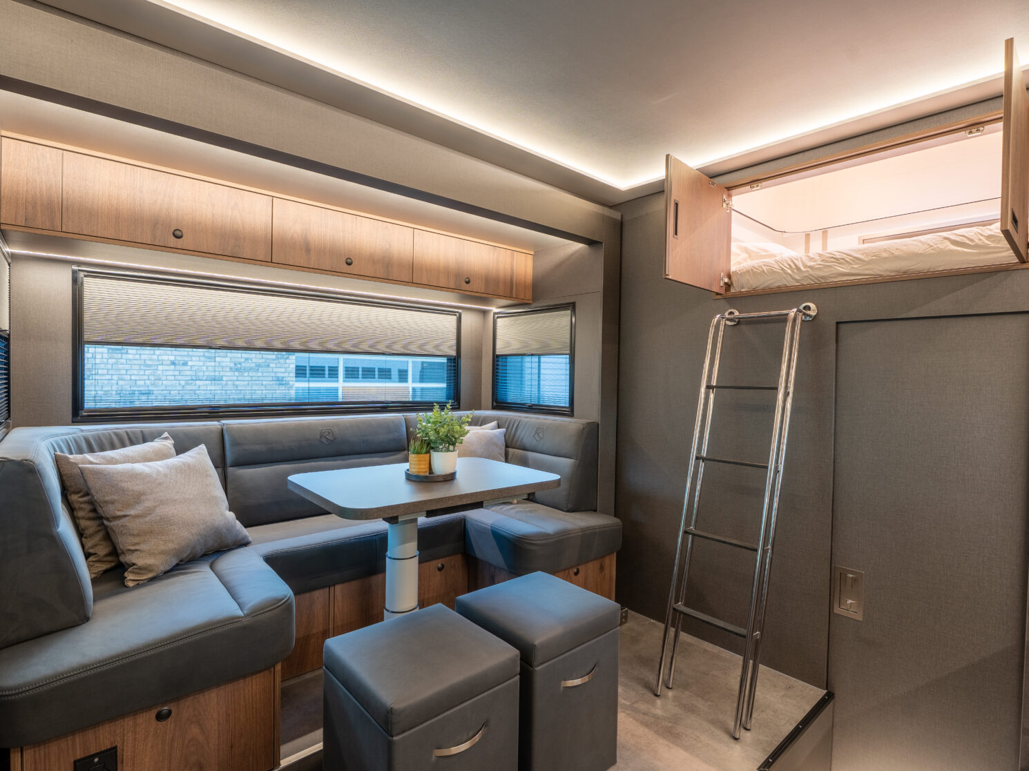 Rr3 Floescm Living Trailer 22 Scaled Aspect Ratio 4 3