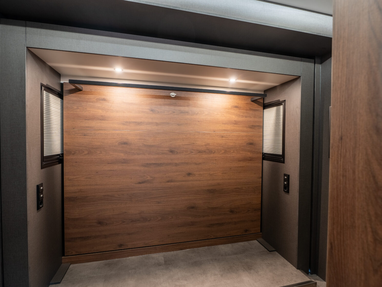 Rr3 Floescm Living Trailer 30 Scaled Aspect Ratio 4 3