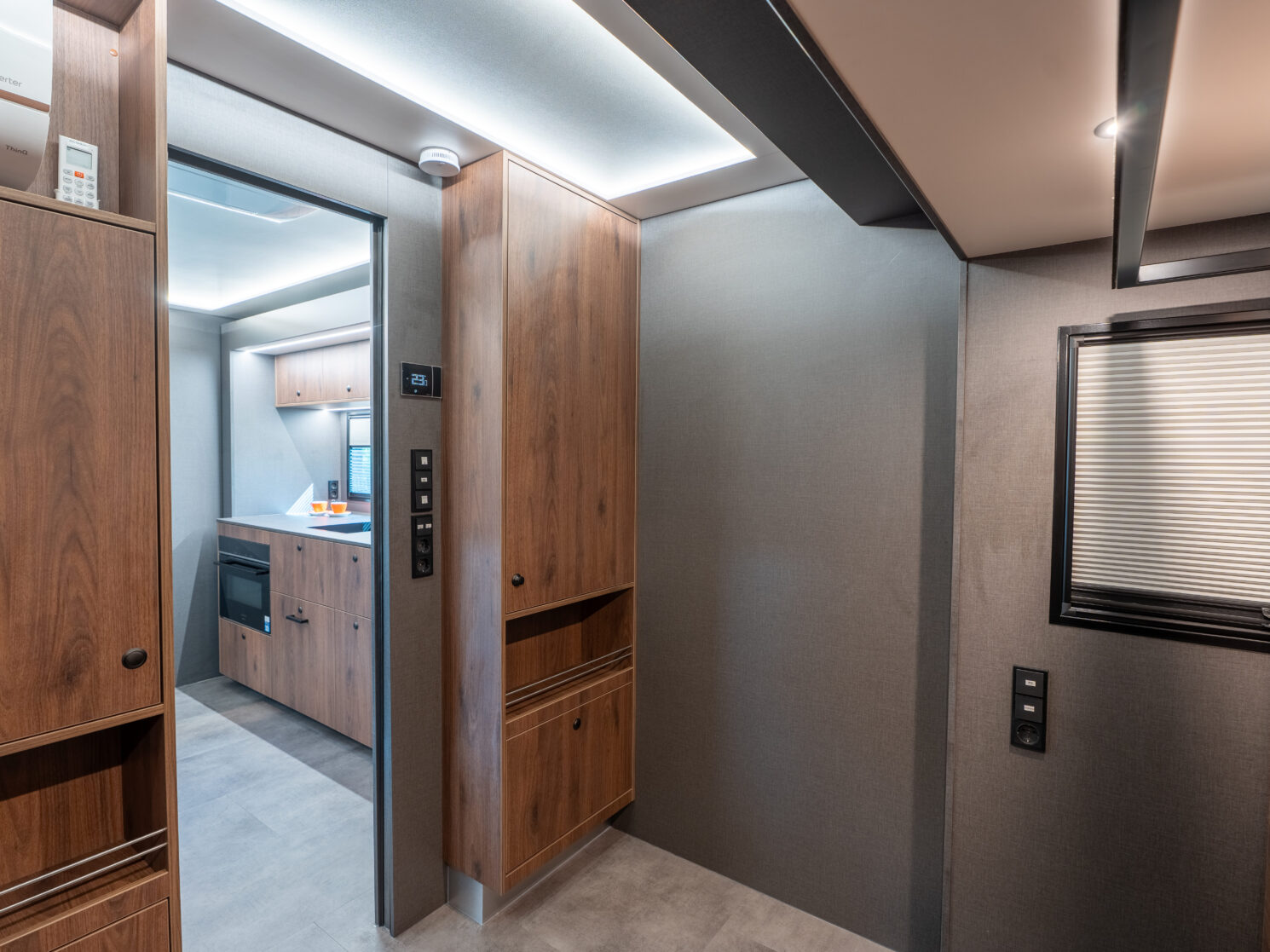 Rr3 Floescm Living Trailer 32 Scaled Aspect Ratio 4 3