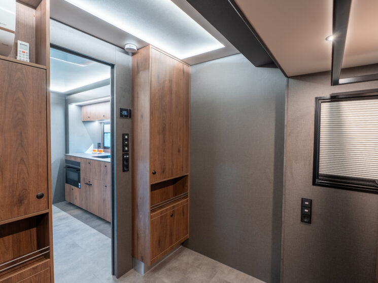 Rr3 Floescm Living Trailer 32 Scaled Aspect Ratio 4 3