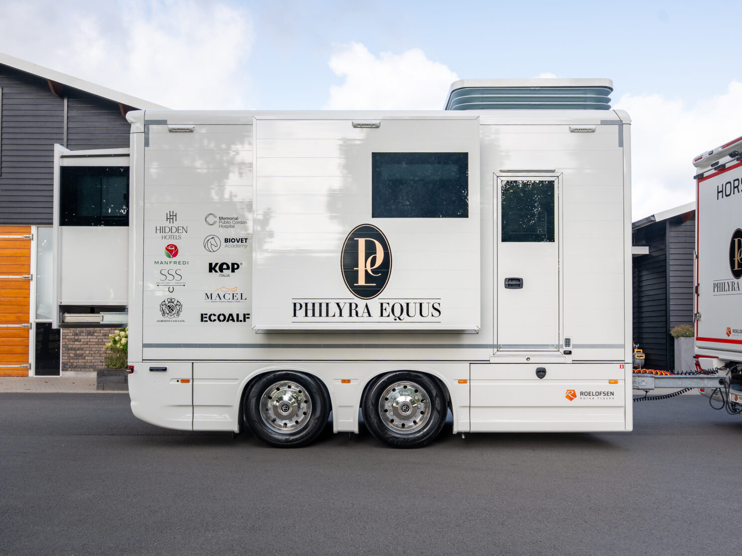 Rr3 Floescm Living Trailer 5 Scaled Aspect Ratio 4 3