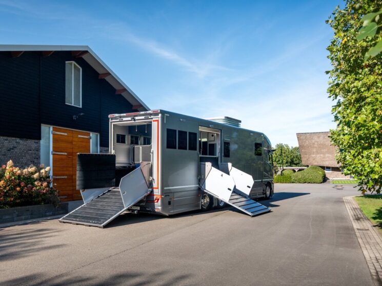 Roelofsen Horsetrucks Floes Cm N230 40 Groot 1 Aspect Ratio 4 3