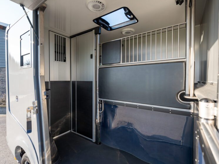 Parados Man Roelofsen Horsetrucks 16 Aspect Ratio 4 3