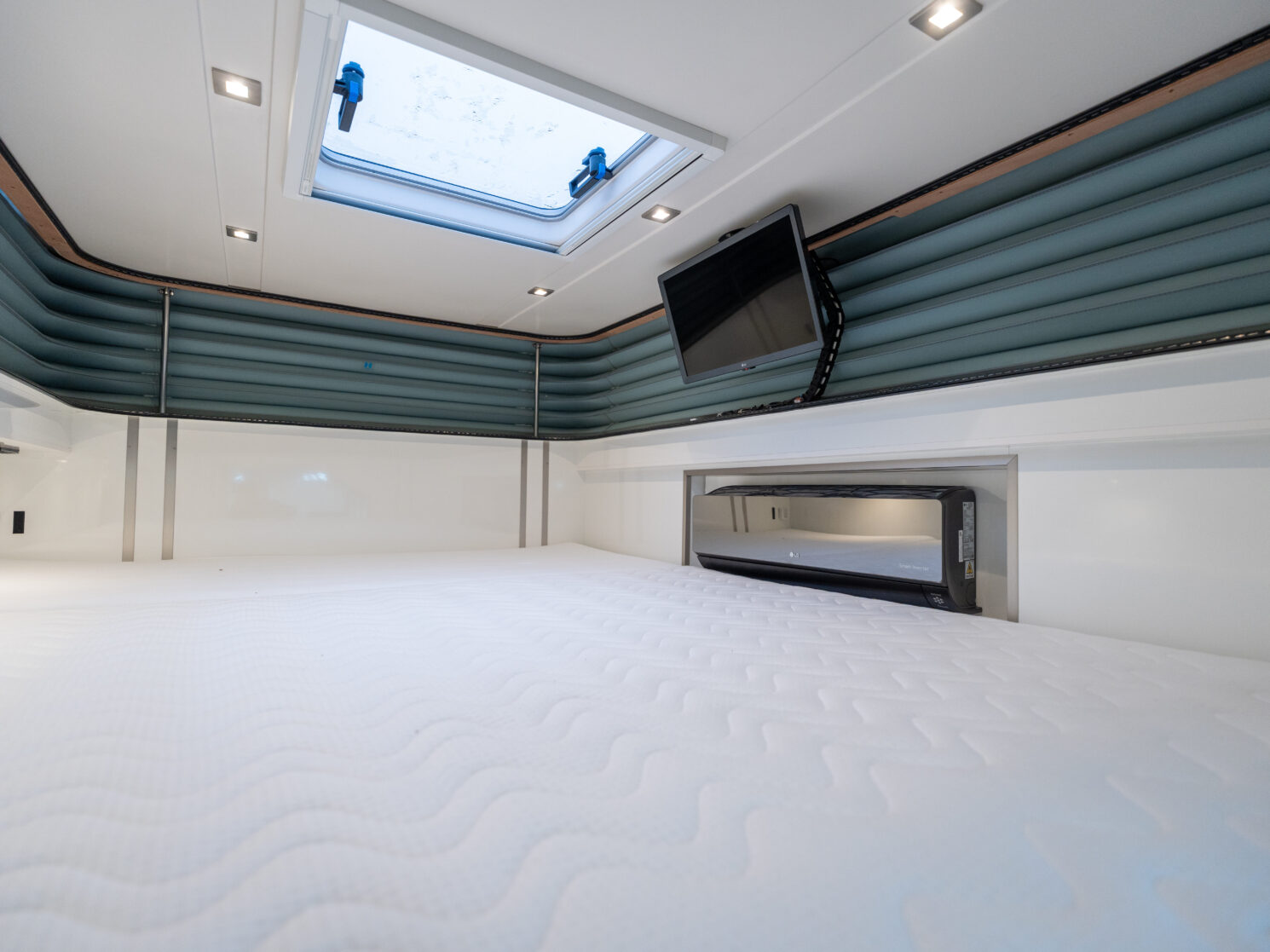 Roelofsen Horsetrucks Occasion Rv 29 Scaled Aspect Ratio 4 3