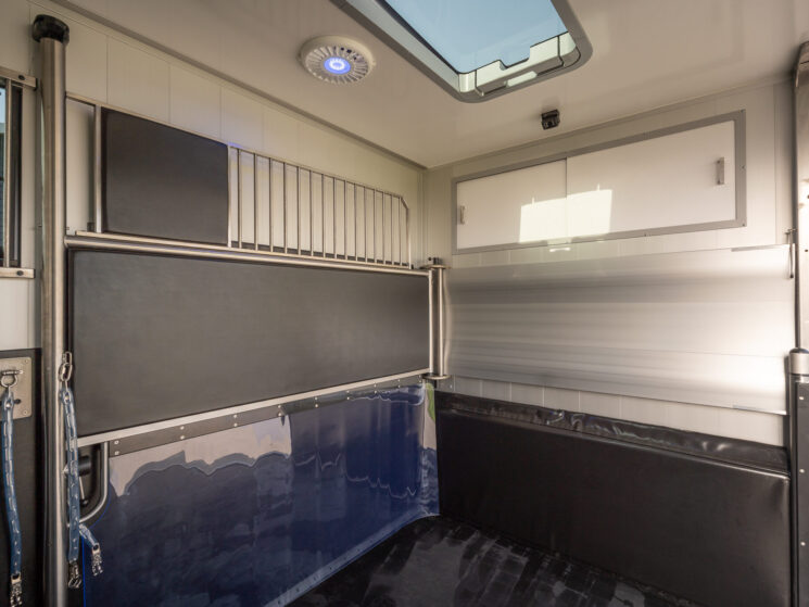 Nieuwe Renault Social 20 Van 57 Aspect Ratio 4 3