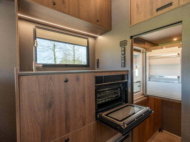 Roelofsen Horsetrucks Rr3 45 Aspect Ratio 4 3