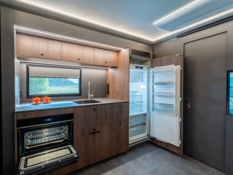 Rr3 Floescm Living Trailer 16 Scaled Aspect Ratio 4 3