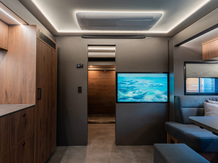 Rr3 Floescm Living Trailer 20 Scaled Aspect Ratio 4 3