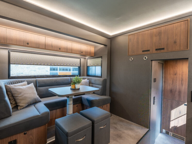 Rr3 Floescm Living Trailer 21 Scaled Aspect Ratio 4 3