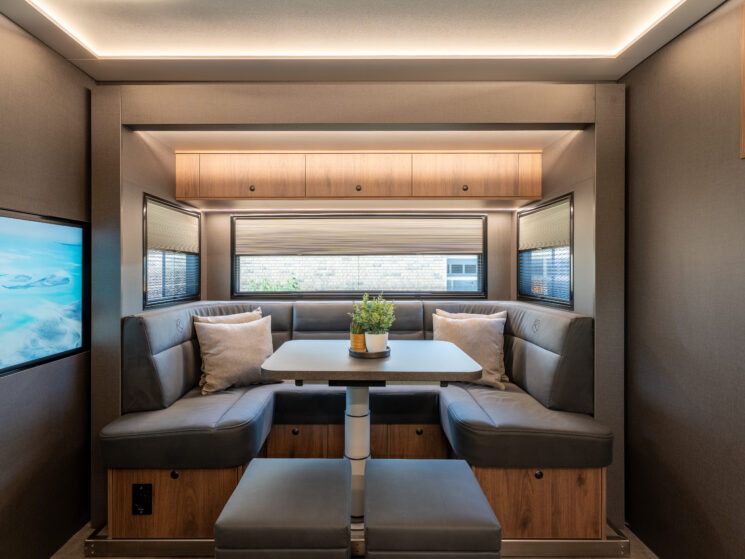 Rr3 Floescm Living Trailer 23 Scaled Aspect Ratio 4 3