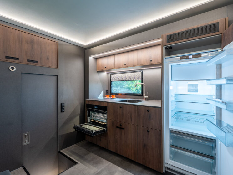 Rr3 Floescm Living Trailer 25 Scaled Aspect Ratio 4 3