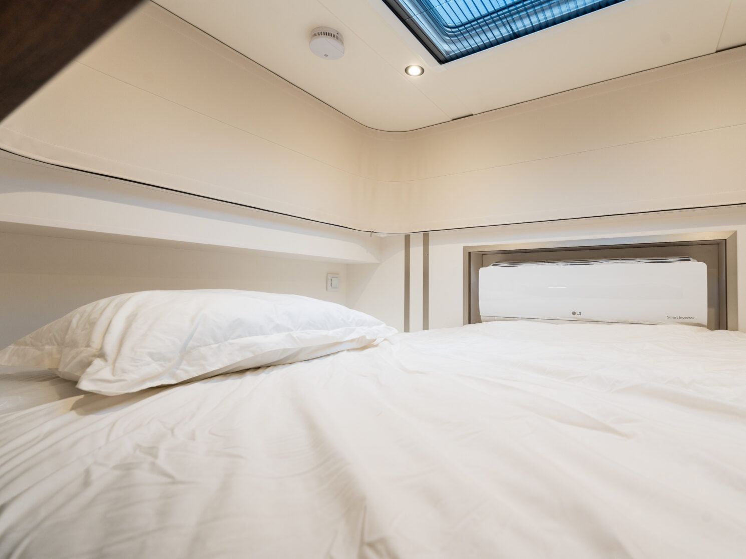 Rr3 Floescm Living Trailer 28 Scaled Aspect Ratio 4 3