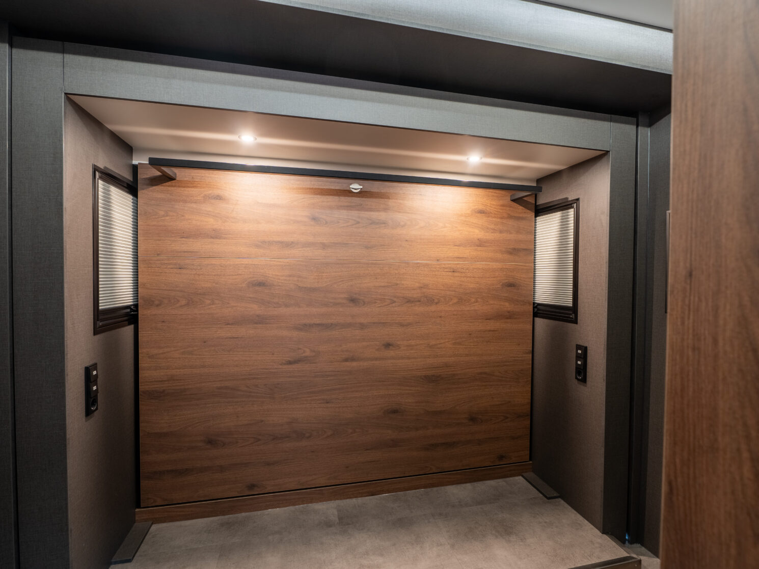 Rr3 Floescm Living Trailer 30 Scaled Aspect Ratio 4 3