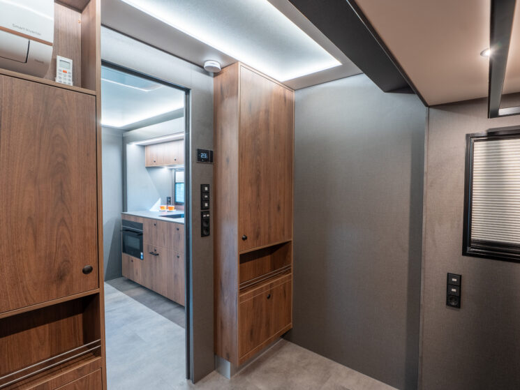 Rr3 Floescm Living Trailer 32 Scaled Aspect Ratio 4 3