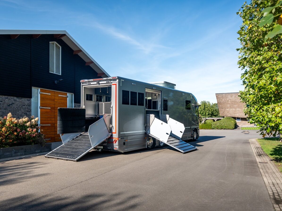 Roelofsen Horsetrucks Floes Cm N230 40 Groot Aspect Ratio 4 3