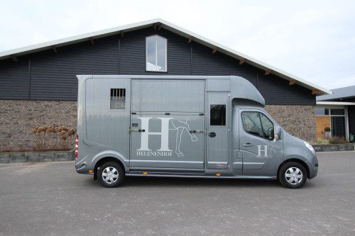 Nieuwe Parados Limousine voor Dressuurstal Helenenhof