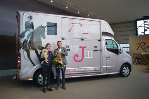 Roze horse truck voor Jill Huijbregts