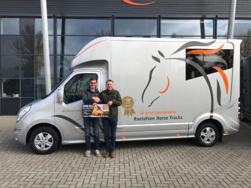 Nederlands Dressuur kampioen haalt prijs op