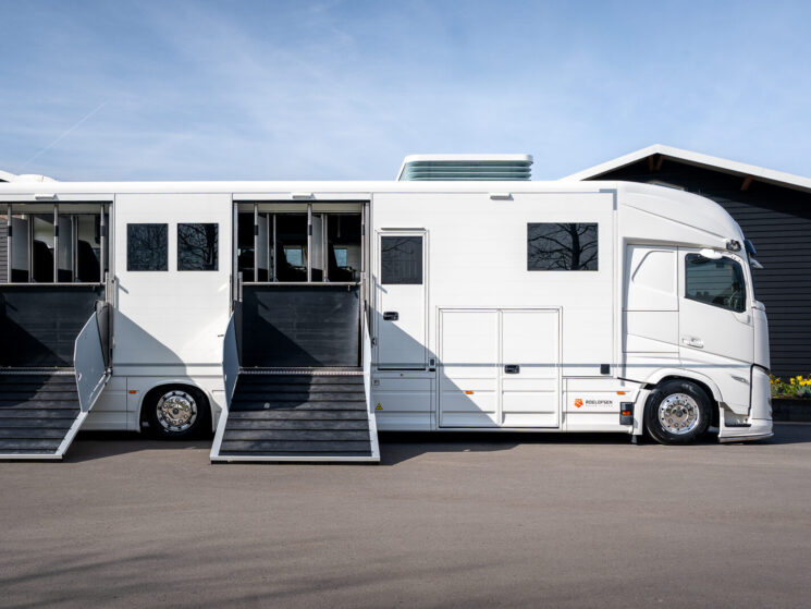 Roelofsen Horsetrucks Rr3 17 Aspect Ratio 4 3