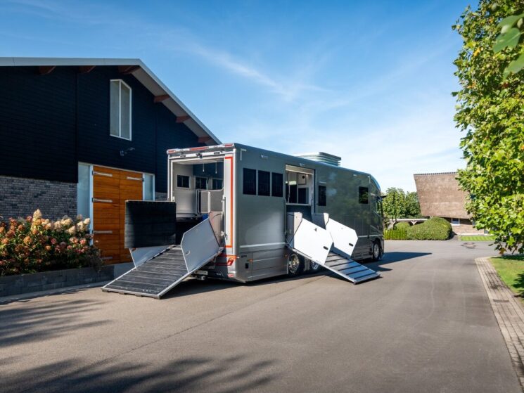 Roelofsen Horsetrucks Floes Cm N230 40 Groot Aspect Ratio 4 3